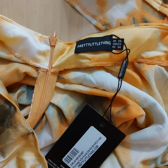 Pretty Little Thing Orange Tie Dye 2 Piece Outfit - Picture 5 of 13